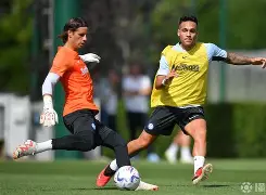 关键时刻紧张的篮球明星